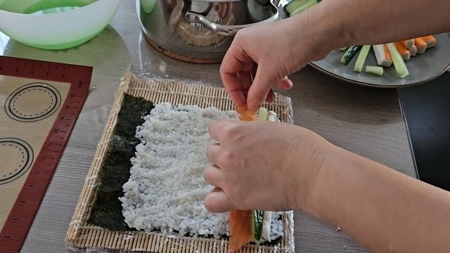 Готовим суши. Первый солнечный денёк смотреть онлайн