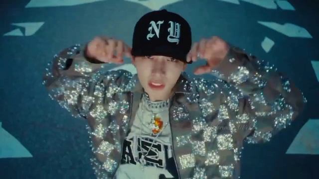 LE SSERAFIM (르세라핌) 'Smart' (feat. JAEHYUN)’ OFFICIAL MV смотреть онлайн