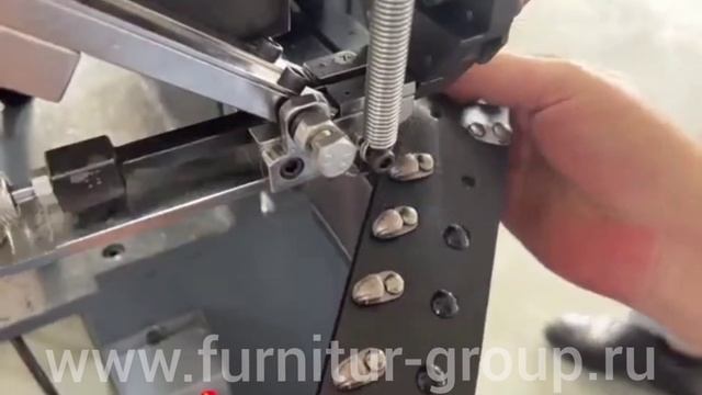 Пресс для автоматической установки фурнитуры из сплава ЦАМ смотреть онлайн