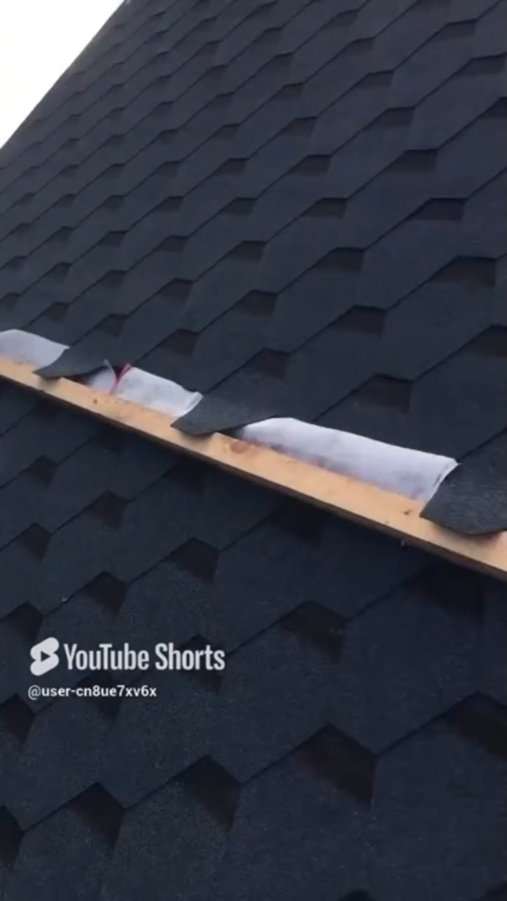 КАК??? Монтаж мягкой кровли на очень крутом скате крыши. смотреть онлайн