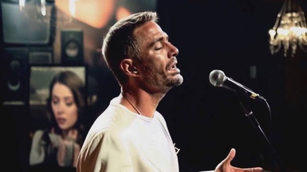 Поможет петь вам нейросеть (v2). Поп-рок версия AI-песни про нейросетевые переживания.