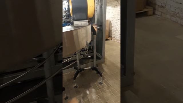 Установили и запустили упаковщик пустой ПЭТ тары смотреть онлайн