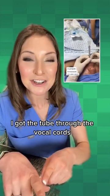 Doctor reacts to an intubation of a patient смотреть онлайн