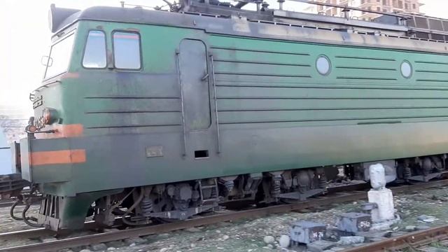 Электровоз ВЛ11М-326 следует резервом по станции Кишлы-Грузовая смотреть онлайн