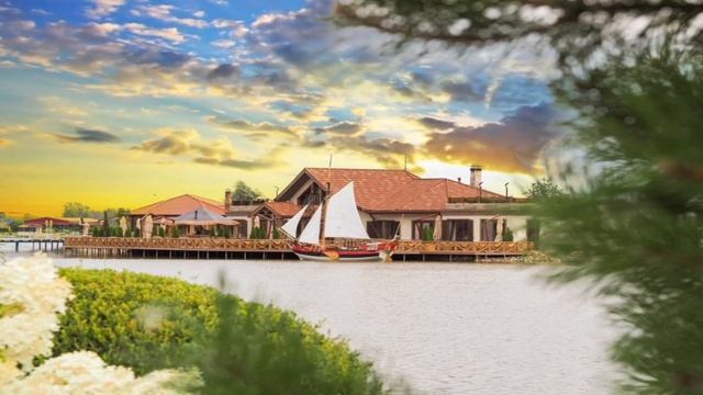 Парусная яхта Мария: роскошь и удовольствие на берегу озера возле ресторана "Лов" смотреть онлайн