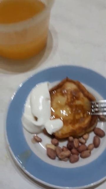 Сырник, с мёдом ,со сметанкой. смотреть онлайн