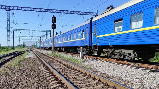 ВЛ10-1484 с пассажирским поездом следует по ст. Песочная смотреть онлайн