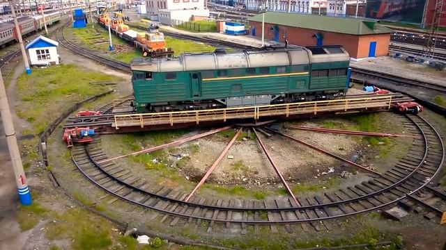 Поворотный круг локомотива"вагона" ЖД смотреть онлайн