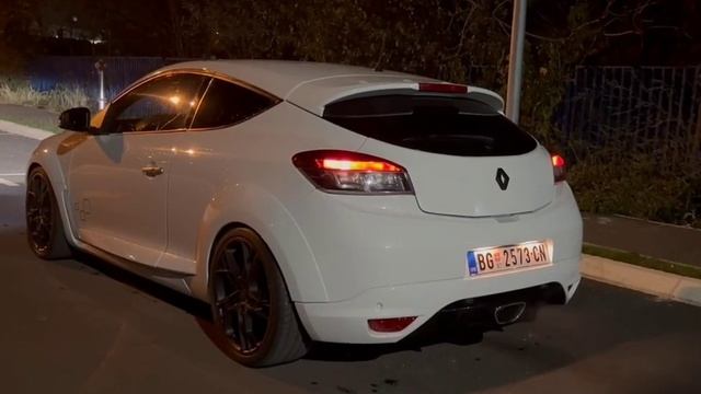 Megane 3 RS CUP Exhaust Sound / Spiting Flames смотреть онлайн