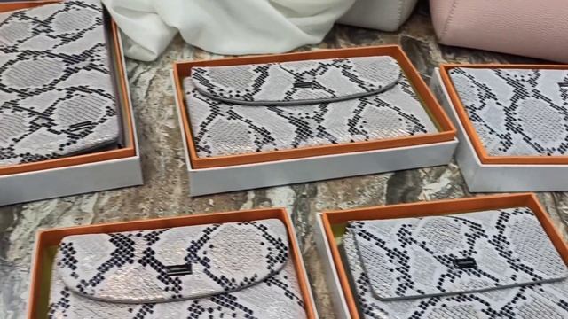 #обзор #кошелек 🧐 НАТУРАЛЬНАЯ КОЖА 💗 В ПОДАРОК 💝 СУМОЧКА ГУЛЯЛЬНАЯ ИЛИ БЕСПЛАТНАЯ ДОСТАВКА 🎁 смотреть онлайн