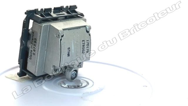 Prise TV-R-SAT-SAT 2 câbles Céliane reference 67393 смотреть онлайн