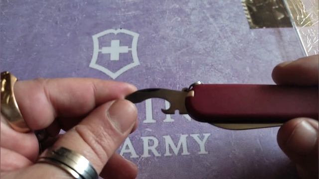 Victorinox Ecoline 2.2303, una Bantam que no es Bantam pero tiene lo mismo que una bantam (subt) смотреть онлайн