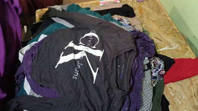 Распаковка мешка сортировки "Лонгслив" на оптовой базе секонд-хенд в Киеве #ЭкстраСток смотреть онлайн