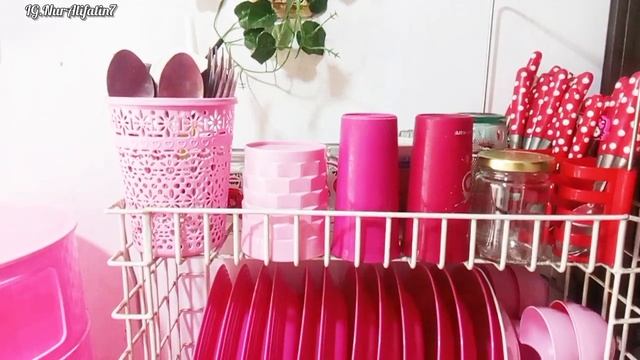 KITCHEN TOUR 2024 || Kitchen Tour Dapur Pink | Dapur Sederhana Tanpa Kitchen Set смотреть онлайн