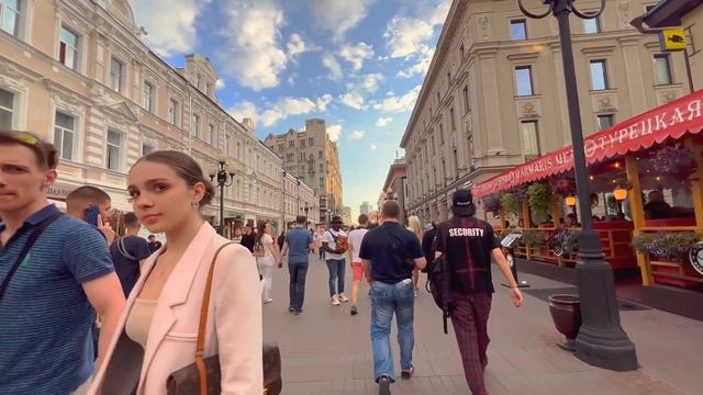 [4K] 🇷🇺 Moscow Weekend Vibes 🎸 | Historic Old Arbat Street | Ambient Sound, Live Music | July 2022 смотреть онлайн