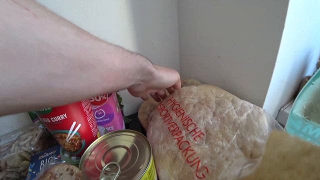 Бесплатный набор продуктов в Австрии. Чем кормят австрийцы свой БРАТСКИЙ народ из Украины. смотреть онлайн