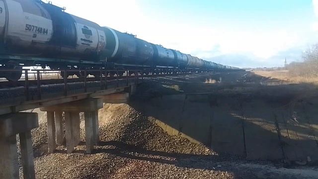 2ТЭ116-1348 с грузовым поездом смотреть онлайн