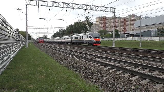 Эл.-да ЭП2Д-0221 (ЦППК) приг. поезд №6533 Раменское - Москва + ЭД4М-0465 (ТЧ-7) скор. поезд №7113. смотреть онлайн