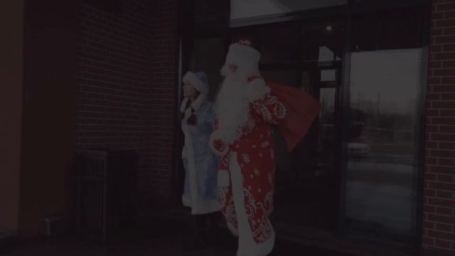 Дедушка Мороз и Снегурочка в Гости смотреть онлайн