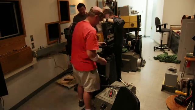 Brandon Film Festival- (Part 1 of 2)- 35mm Film Projector Dismantle - Jul 21/14 -v5 смотреть онлайн