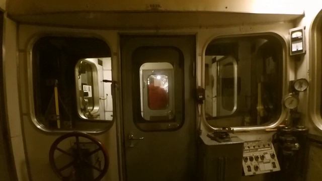 Метропоезд Петербурга 12-*: метровагон Ем-501, 6639 - 1 л. (№132) (11.11.22) смотреть онлайн