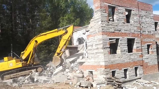 Снос здания Экскаватор Komatsu PC300 смотреть онлайн