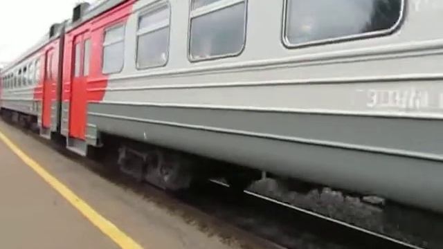 Прибытие электрички ЭД9М 0243 Иркутск сортировочный - Глубокая смотреть онлайн