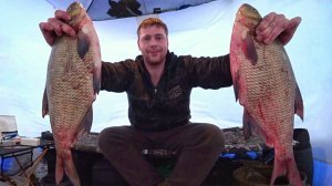 АДРЕНАЛИН ПРЁТ! ПОЙМАЛ ТРОФЕЙНЫХ ЛЕЩЕЙ. Зимняя рыбалка 2024-25