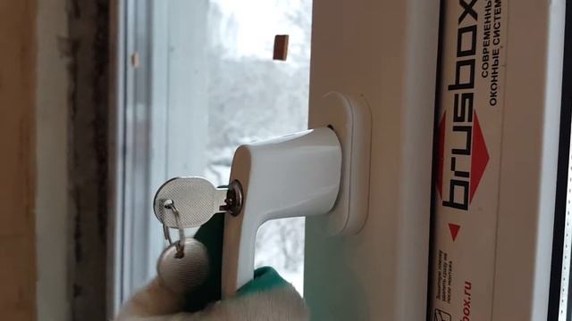 Установка оконной ручки с замком. Надежная защита случайного открывания окна ОКНАВМИР окна Минск. смотреть онлайн