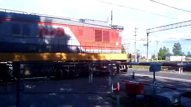Тепловоз ЧМЭЗэ-6800 с полу вагоном на станции Царское село смотреть онлайн