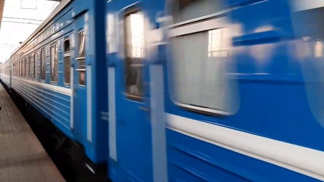 Электровоз ЧС7-265 с пассажирским поездом проследует станцию Тестовская. (Белорусское направление) смотреть онлайн