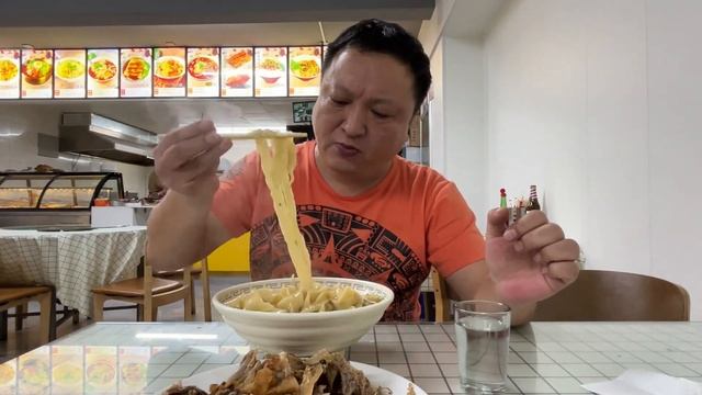 老汤抻面鸡蛋炒韭菜，熏鸡架配散白60度，聊打工人跟公司劳动纠纷