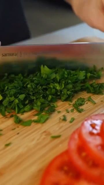 ЗАПЕЧЕННАЯ ТРЕСКА С СЫРОМ И ТОМАТАМИ#рыба #еда #food #рецепты #морепродукты #cooking #треска #short смотреть онлайн