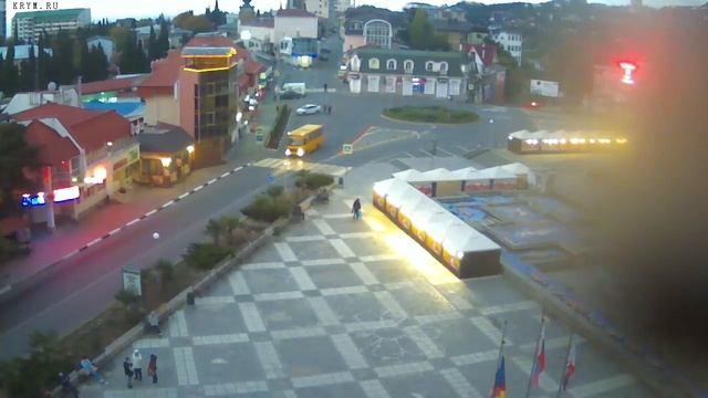 Вебкамера "Площадь Советская". Запись 23.10.2017 07:00:05 смотреть онлайн