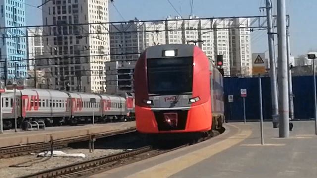 ЭС2Г-152 "Ласточка" сообщением Каменск-Уральский - Екатеринбург-Пасс. смотреть онлайн