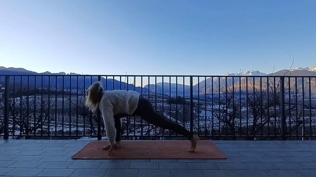 20 Minute Heart Opening Flow - Two Week Yoga Challenge Day 8 смотреть онлайн