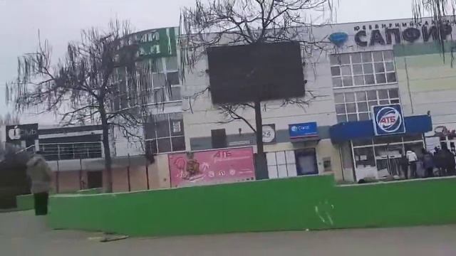 В Мелитополе местные жители с утра устроили "лутинг" нескольких магазинов смотреть онлайн