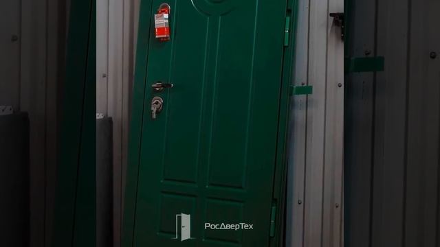 Зелёная входная дверь с двух сторон отделана шпонированным МДФ с окрасом по Ral смотреть онлайн
