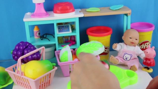 Малышка Маша готовит с Барби Стейси Режем и учим овощи и фрукты для детей смотреть онлайн