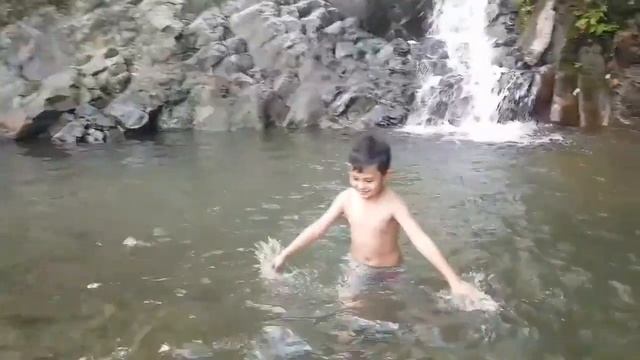 Pulangbato waterfalls, Valencia, Negros Oriental | kids travel | family travel смотреть онлайн
