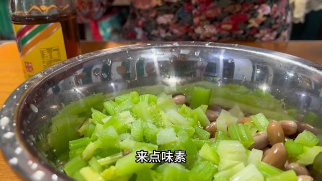 东北农村猫冬生活，酸菜炖大骨头，正宗东北味，这就是生活 смотреть онлайн