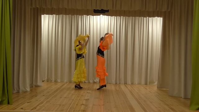 Детский танцевальный коллектив "Родничок", т. "На празднике" исп. Бекрина Даша и Комарова Юля смотреть онлайн