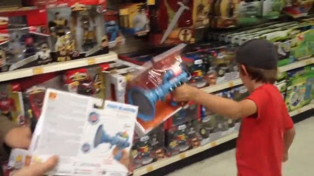 В магазине игрушек, июль 2013 смотреть онлайн