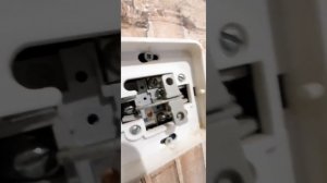 Как самому починить выключатель электрического света?