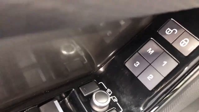 Land Rover Velar '2018 смотреть онлайн