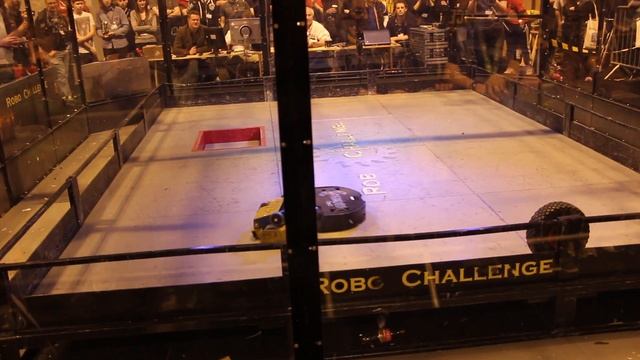 RC Combat Robot Wars - Carcinus v TS3 v Mr Mangle - 2014 Fighting Robots UK FW Championships Q7 #5 смотреть онлайн