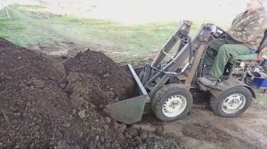 Буртуем чернозем самодельным мини погрузчиком
