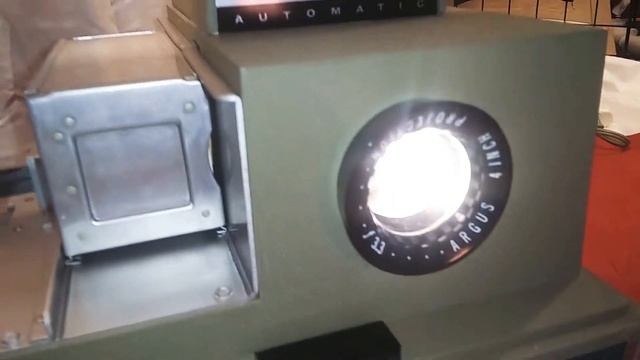 VINTAGE ARGUS 500 AUTOMATIC SLIDE PROJECTOR смотреть онлайн