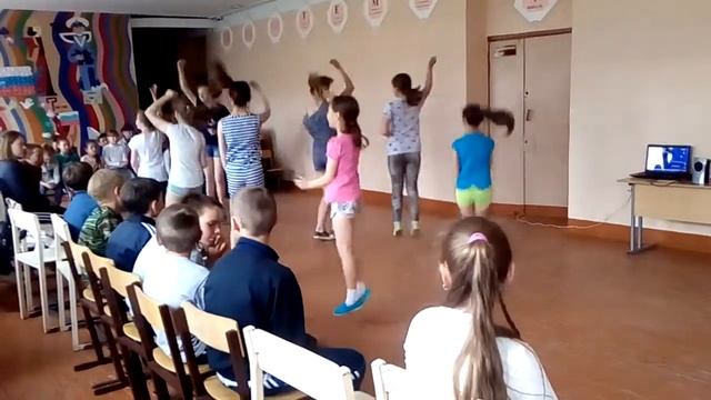 Танец под песню Катя Адушкина- Лимонад. смотреть онлайн