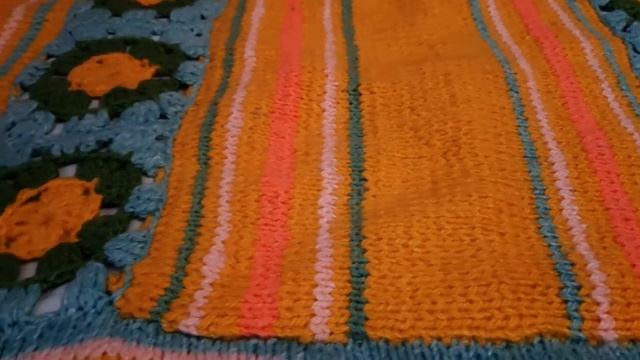 DIY. Супер идея. Покрывало на скамейку крючком и спицами. Бабушкин квадрат + лицевая гладь. смотреть онлайн